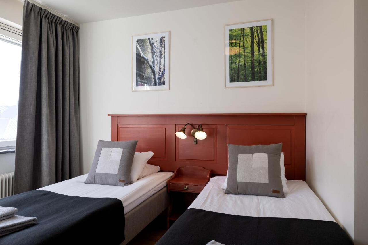 Hotel Bishops Arms Mora Bagian luar foto