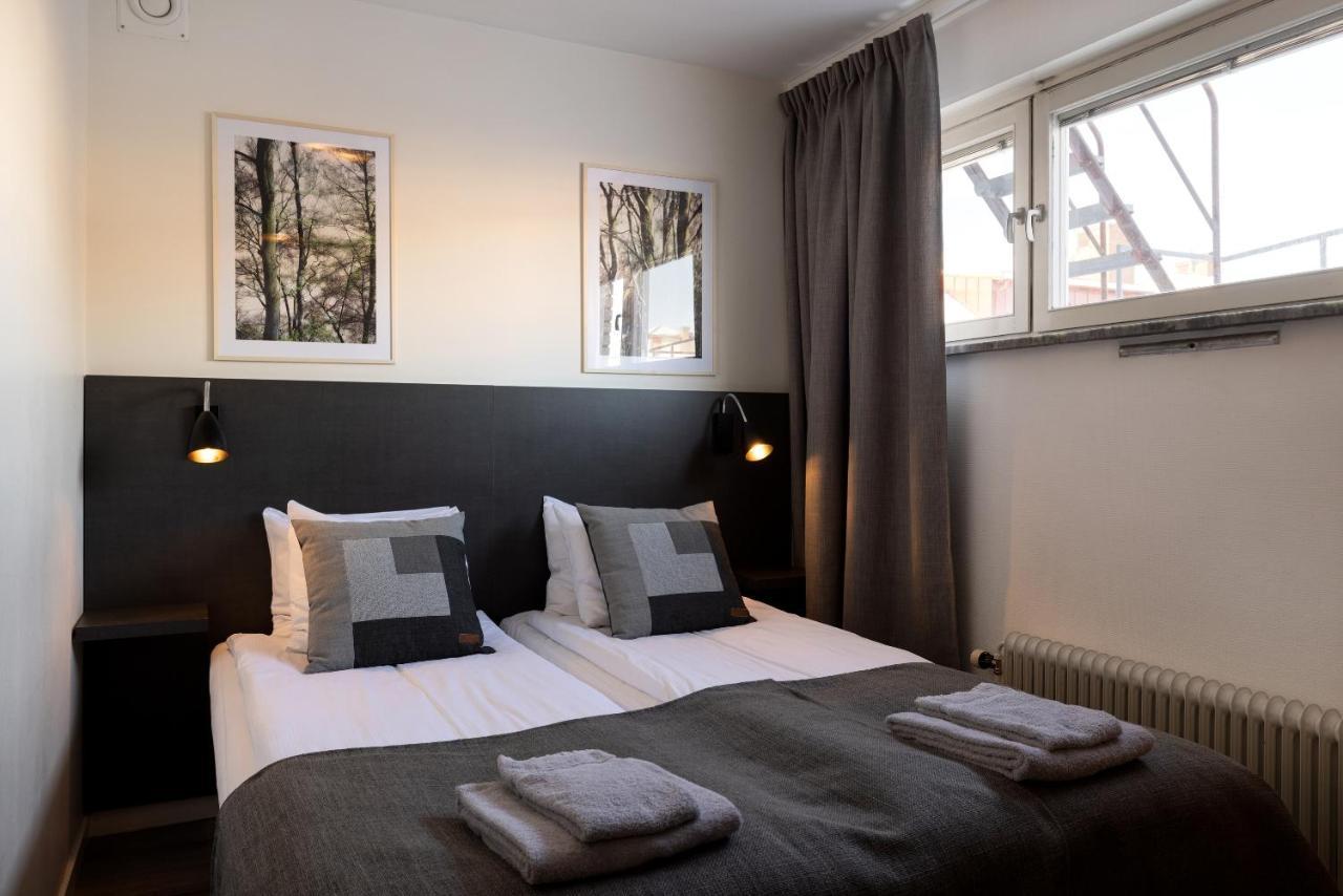 Hotel Bishops Arms Mora Bagian luar foto