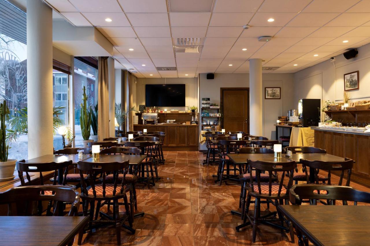 Hotel Bishops Arms Mora Bagian luar foto