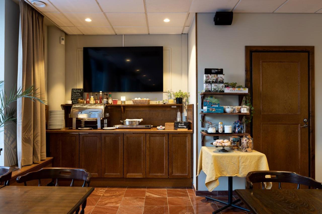 Hotel Bishops Arms Mora Bagian luar foto