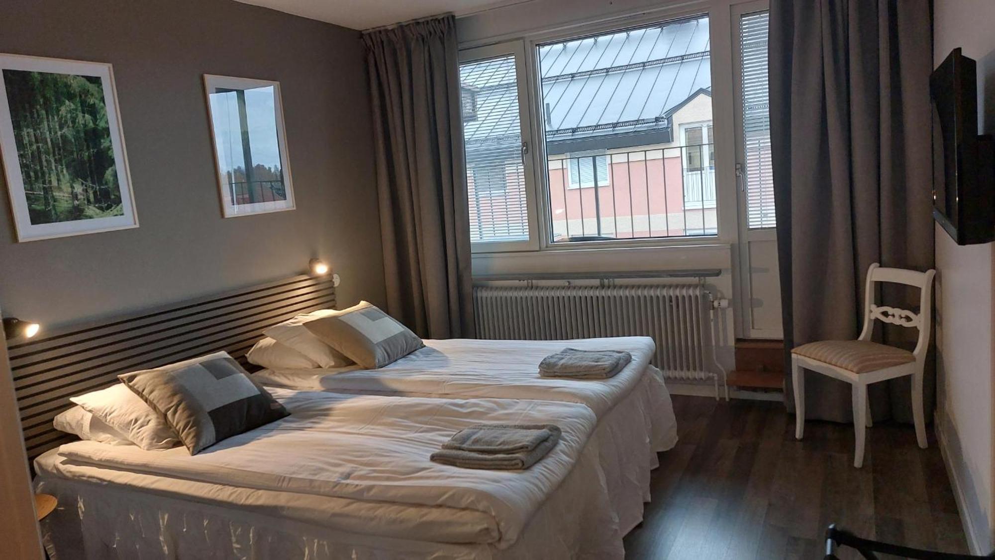 Hotel Bishops Arms Mora Bagian luar foto