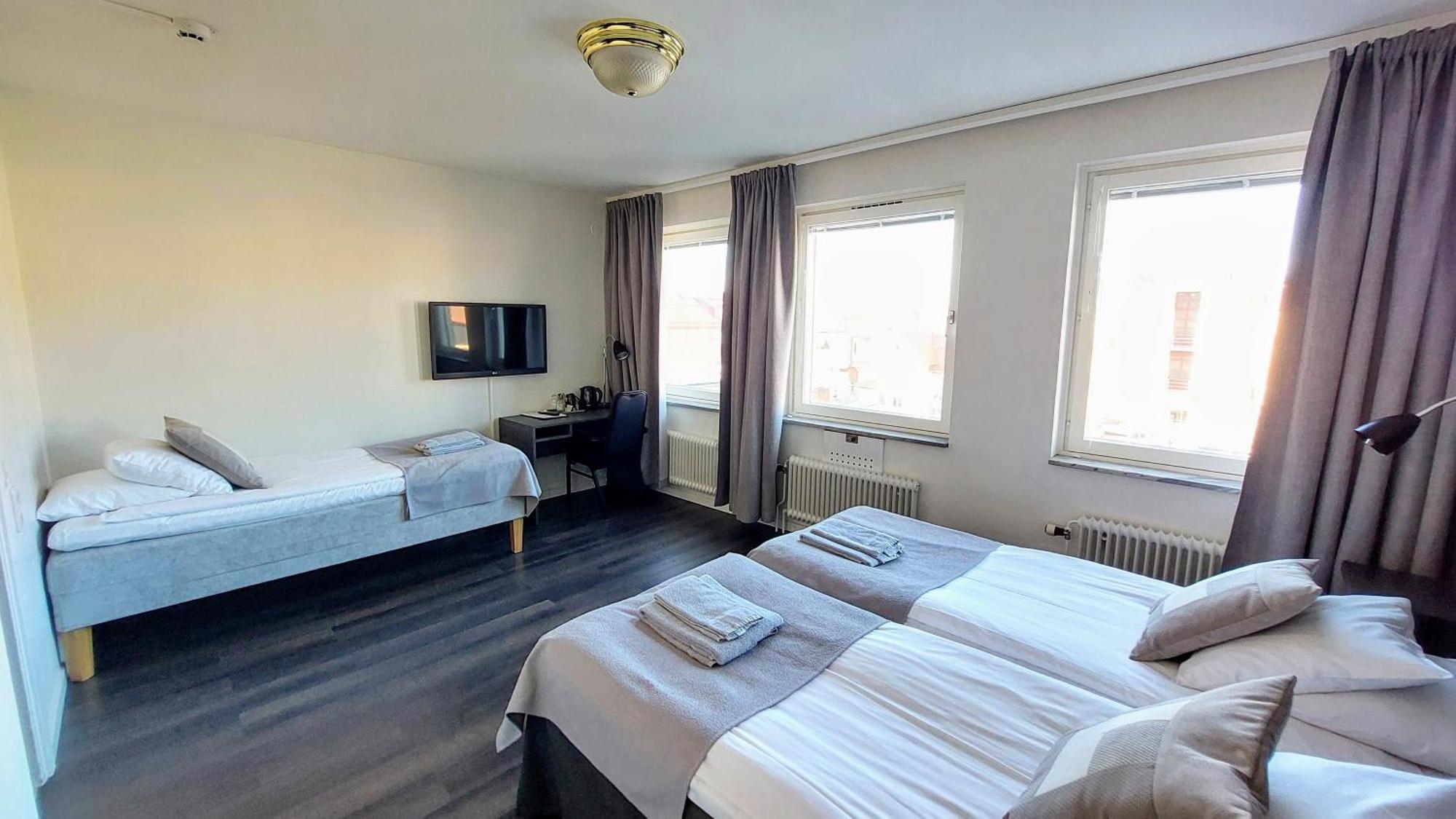 Hotel Bishops Arms Mora Bagian luar foto