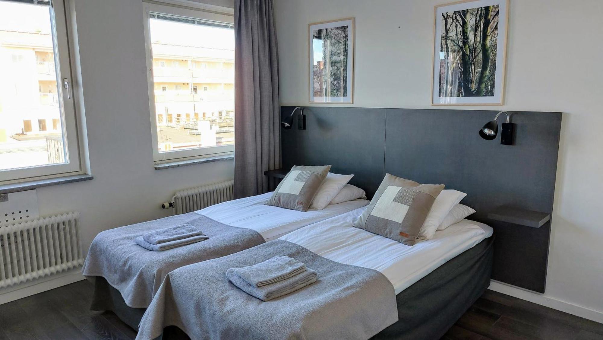 Hotel Bishops Arms Mora Bagian luar foto