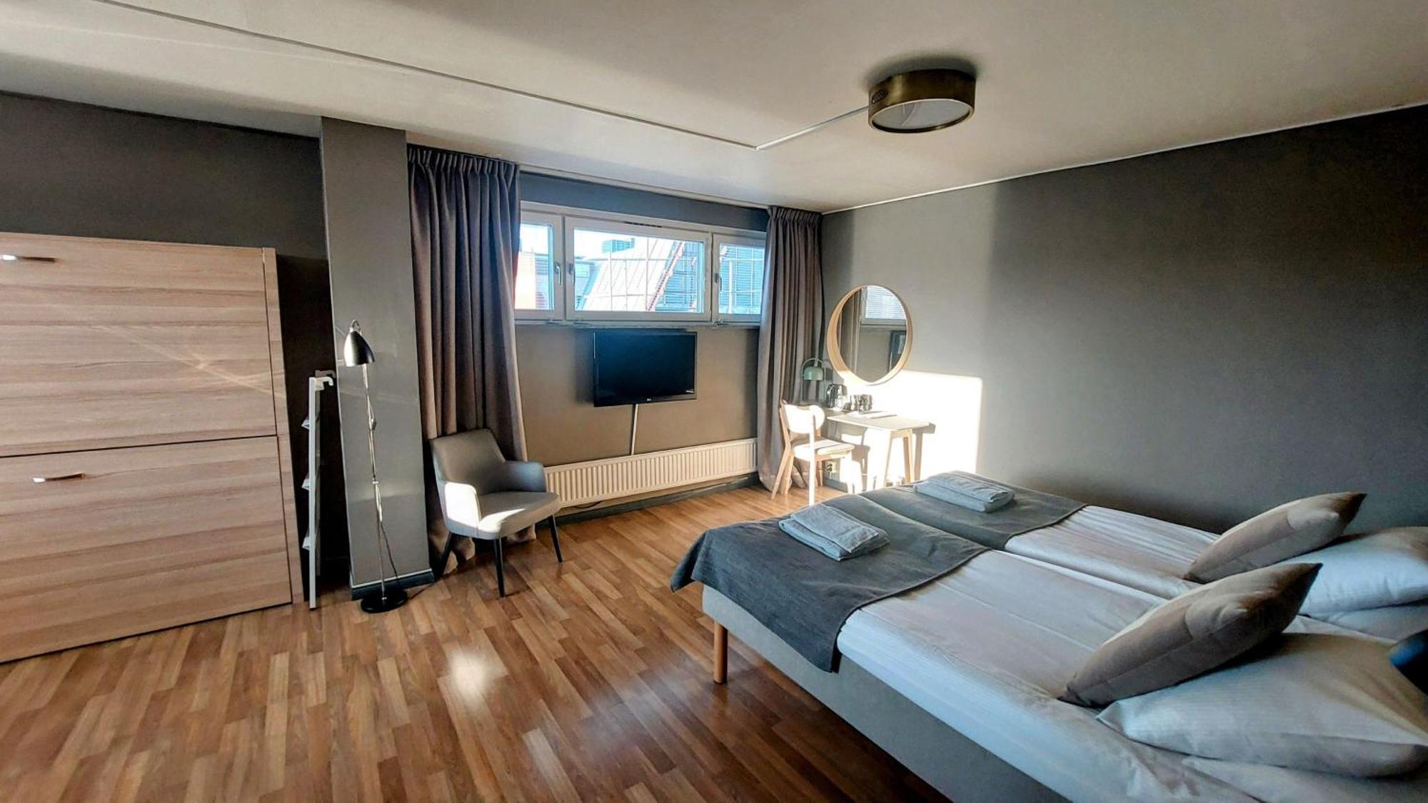Hotel Bishops Arms Mora Bagian luar foto
