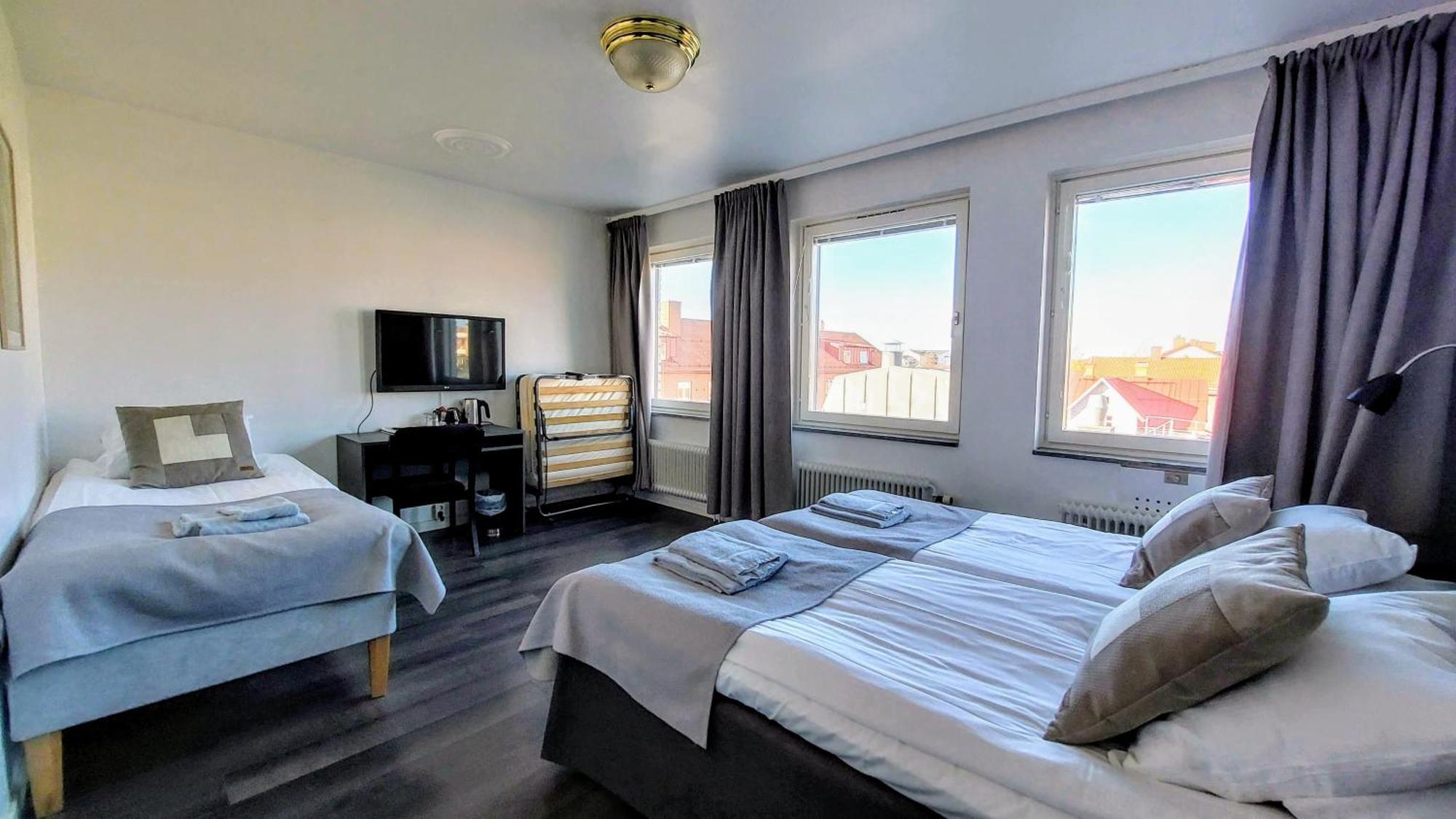 Hotel Bishops Arms Mora Bagian luar foto