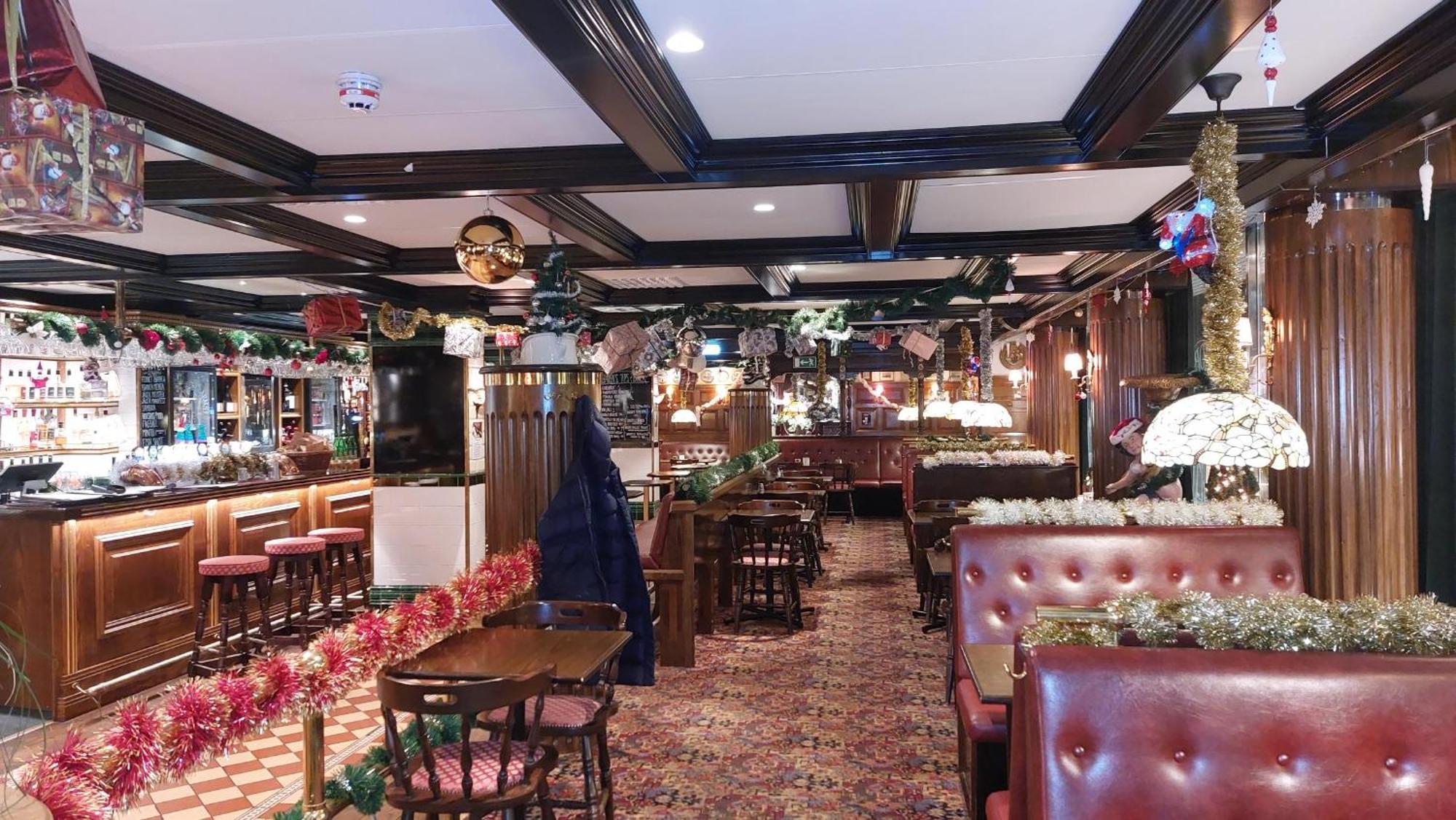 Hotel Bishops Arms Mora Bagian luar foto
