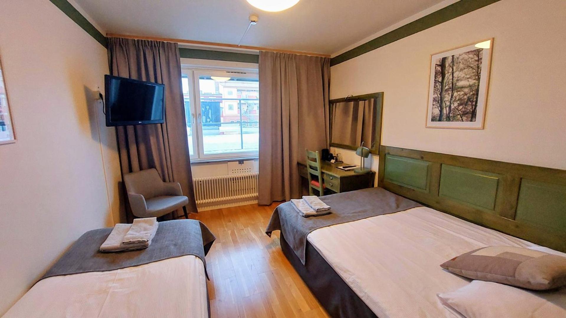 Hotel Bishops Arms Mora Bagian luar foto