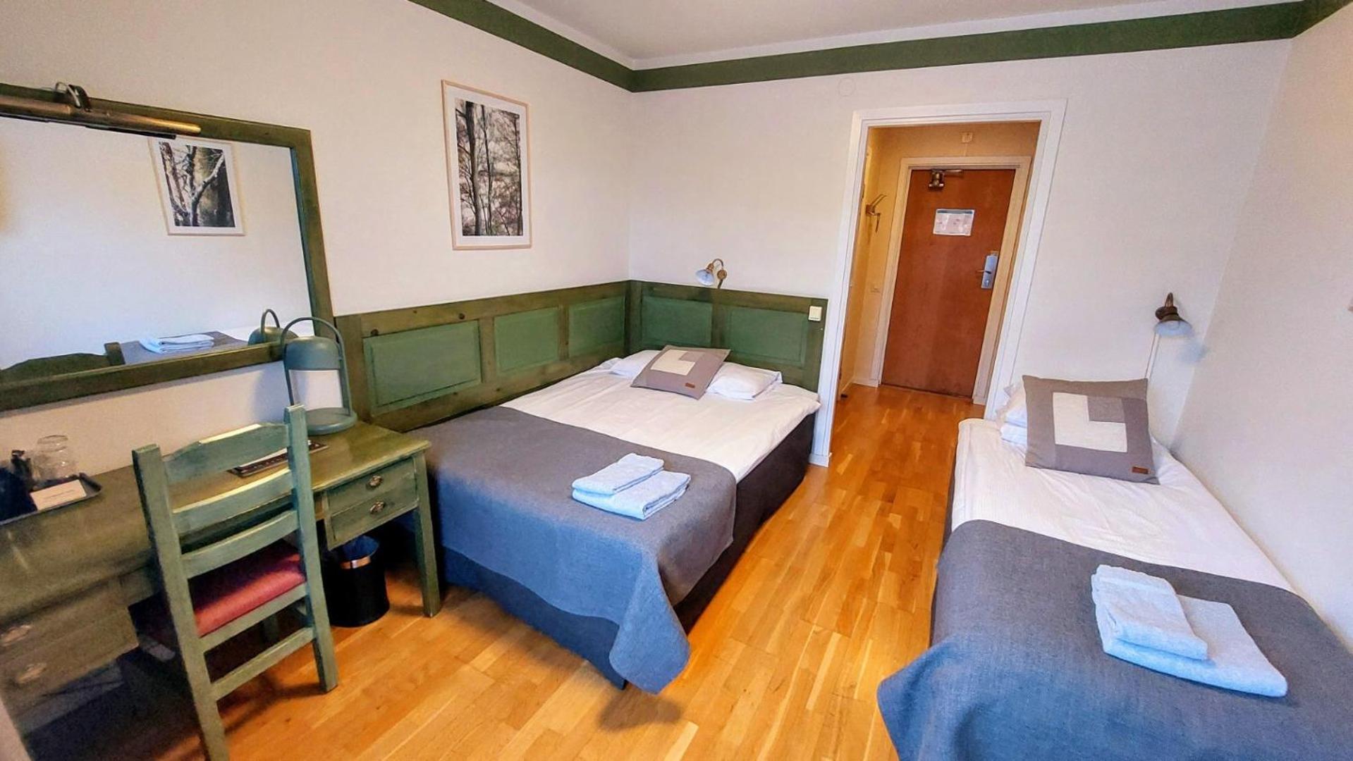 Hotel Bishops Arms Mora Bagian luar foto