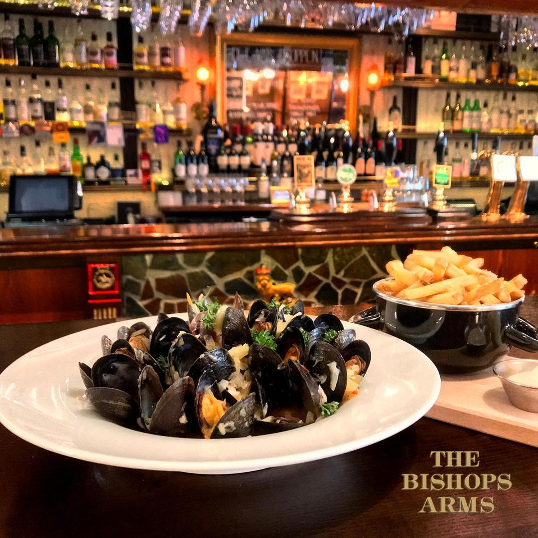 Hotel Bishops Arms Mora Bagian luar foto