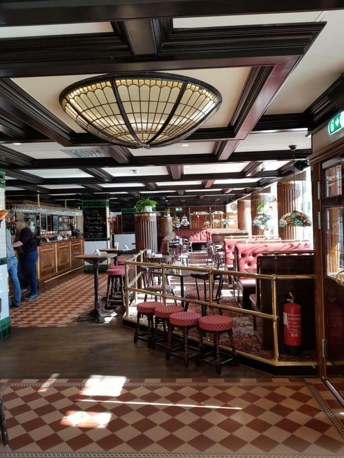 Hotel Bishops Arms Mora Bagian luar foto