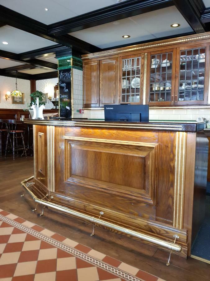 Hotel Bishops Arms Mora Bagian luar foto