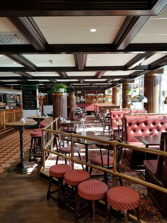 Hotel Bishops Arms Mora Bagian luar foto